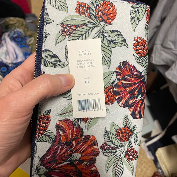 Tory Burch Kerrington zip around wallet small green acre floral - Picture 4 of 5